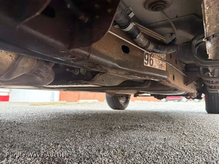 image for item EW0328 2004 Chevrolet Suburban SUV