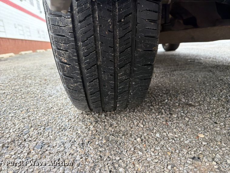 image for item EW0328 2004 Chevrolet Suburban SUV