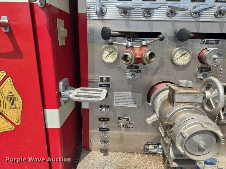 image for item EW0376 1989 Federal Motors pumper fire truck