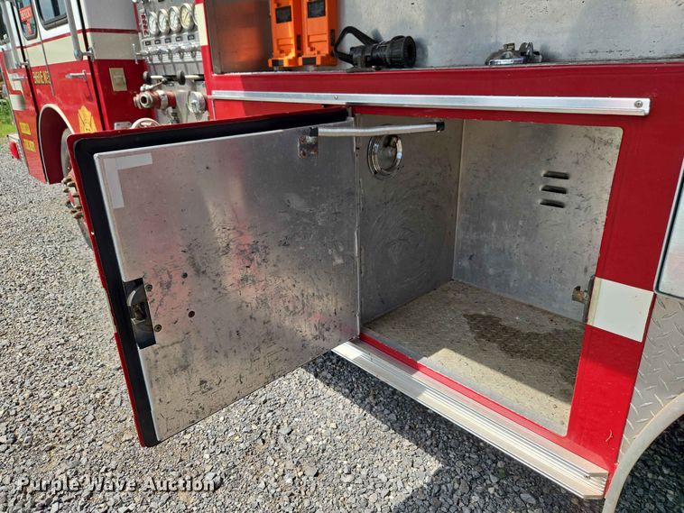 image for item EW0376 1989 Federal Motors pumper fire truck