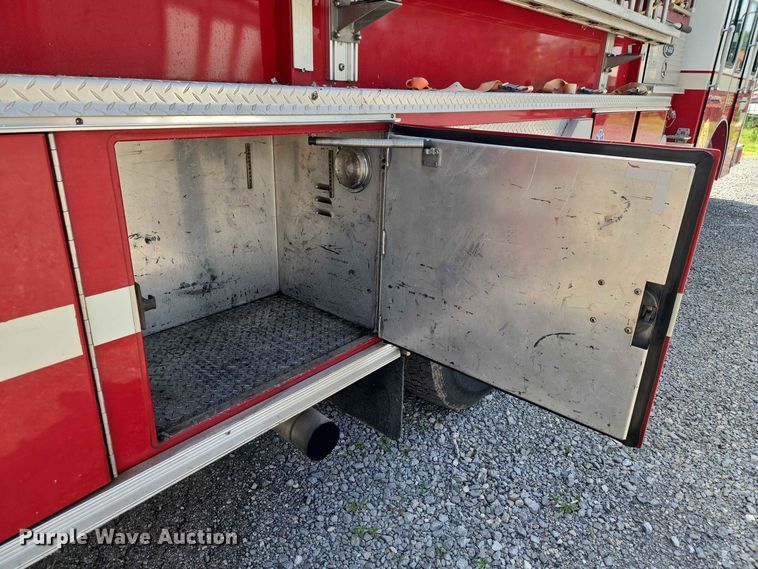 image for item EW0376 1989 Federal Motors pumper fire truck