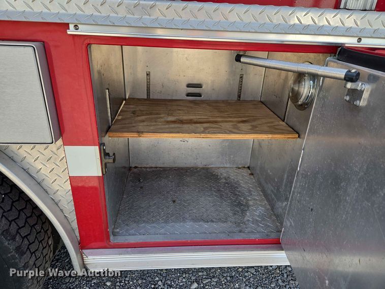 image for item EW0376 1989 Federal Motors pumper fire truck