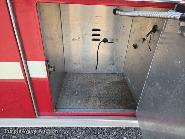 image for item EW0376 1989 Federal Motors pumper fire truck