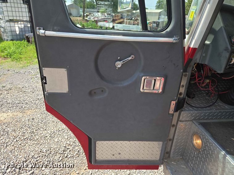 image for item EW0376 1989 Federal Motors pumper fire truck