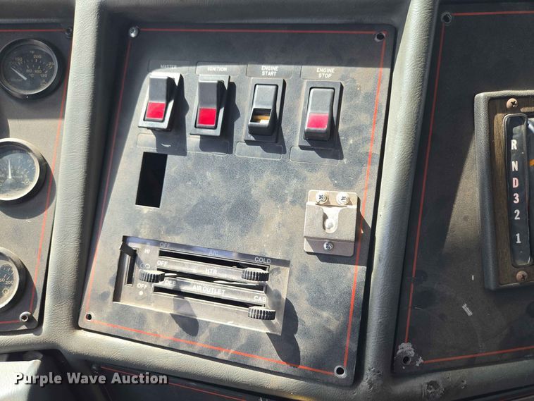 image for item EW0376 1989 Federal Motors pumper fire truck