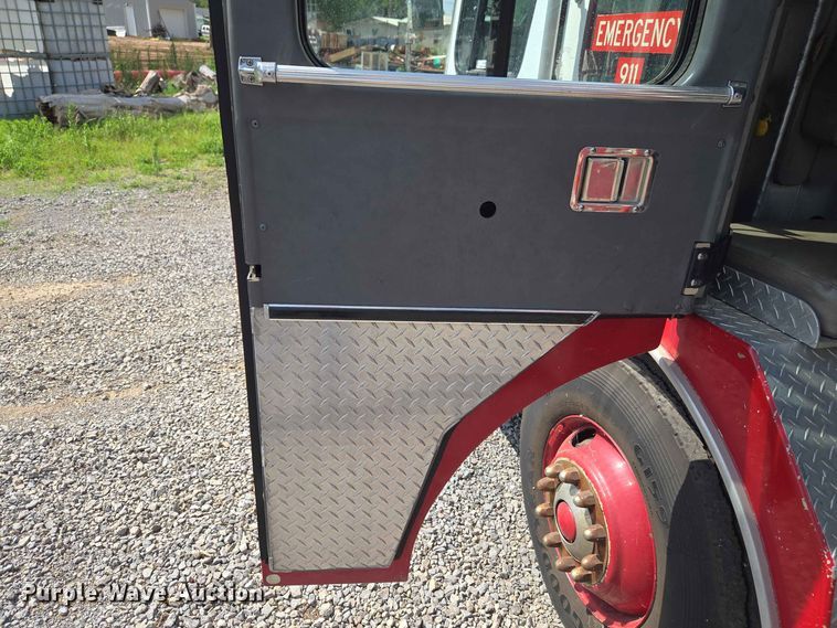 image for item EW0376 1989 Federal Motors pumper fire truck