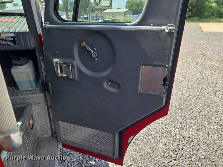 image for item EW0376 1989 Federal Motors pumper fire truck