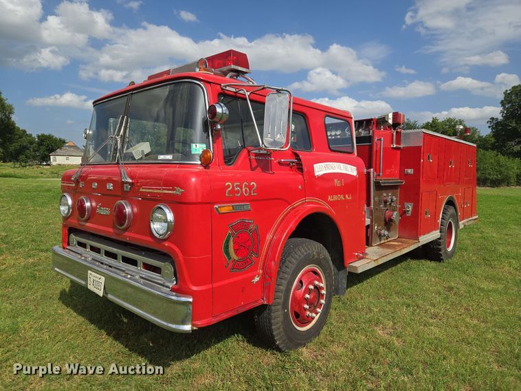 image for item EW0377 1975 Ford 900 pumper fire truck