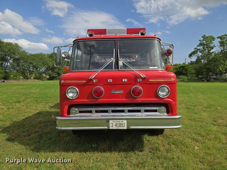 image for item EW0377 1975 Ford 900 pumper fire truck