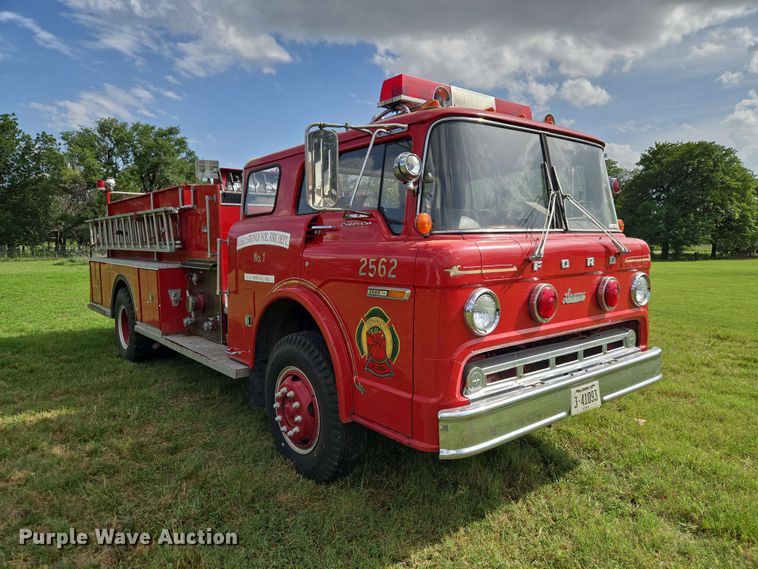 image for item EW0377 1975 Ford 900 pumper fire truck