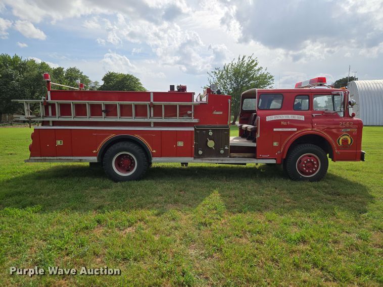 image for item EW0377 1975 Ford 900 pumper fire truck