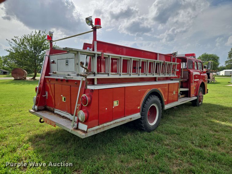 image for item EW0377 1975 Ford 900 pumper fire truck