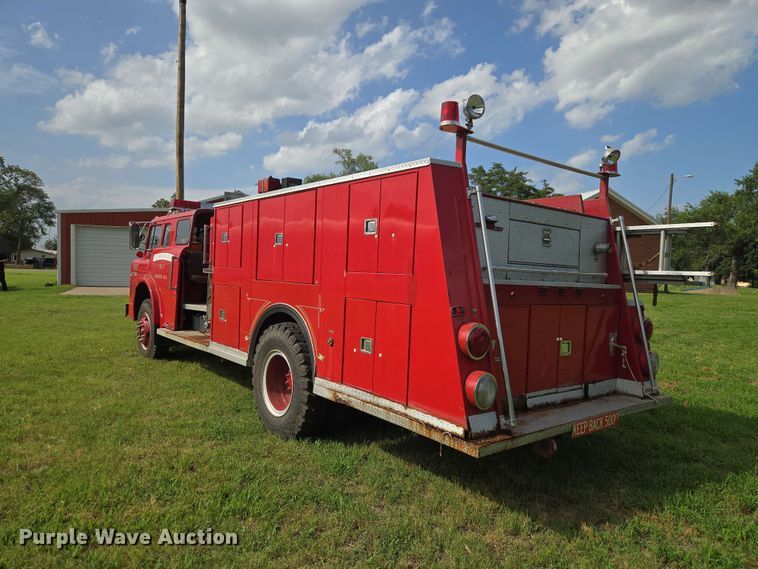 image for item EW0377 1975 Ford 900 pumper fire truck