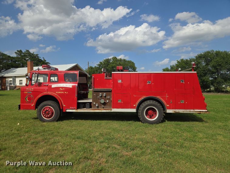 image for item EW0377 1975 Ford 900 pumper fire truck