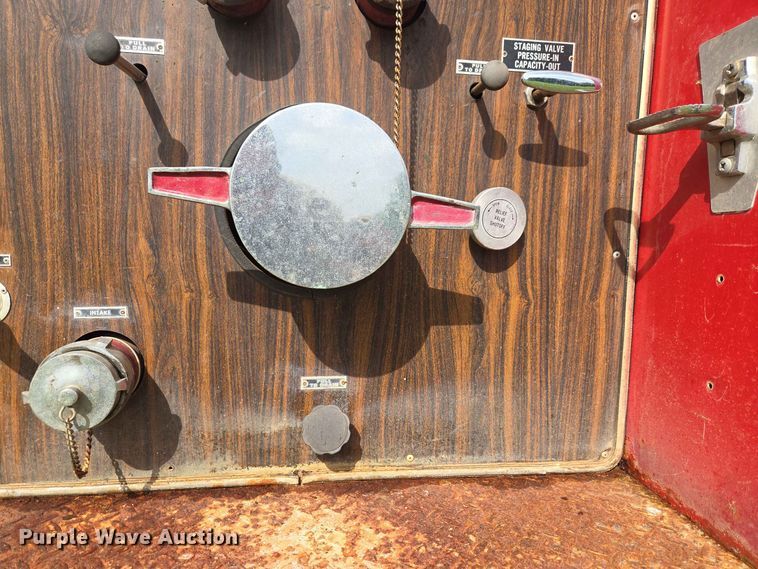 image for item EW0377 1975 Ford 900 pumper fire truck