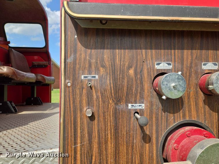 image for item EW0377 1975 Ford 900 pumper fire truck