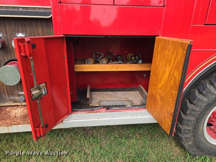 image for item EW0377 1975 Ford 900 pumper fire truck