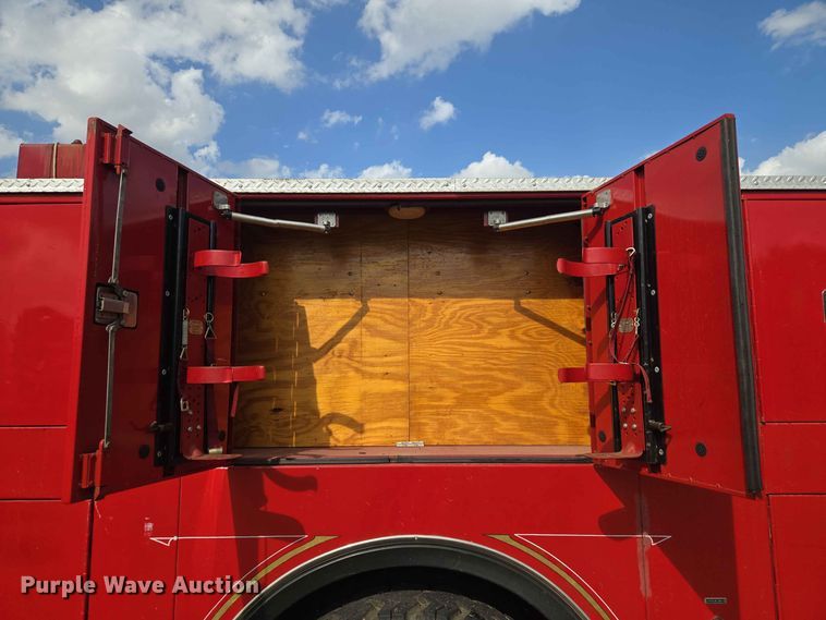image for item EW0377 1975 Ford 900 pumper fire truck