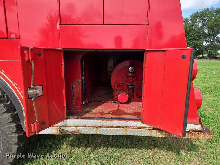 image for item EW0377 1975 Ford 900 pumper fire truck