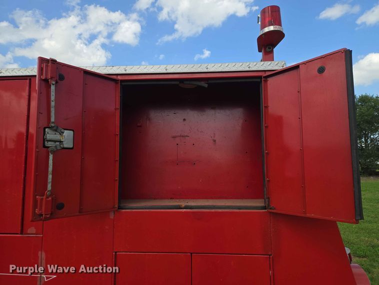 image for item EW0377 1975 Ford 900 pumper fire truck