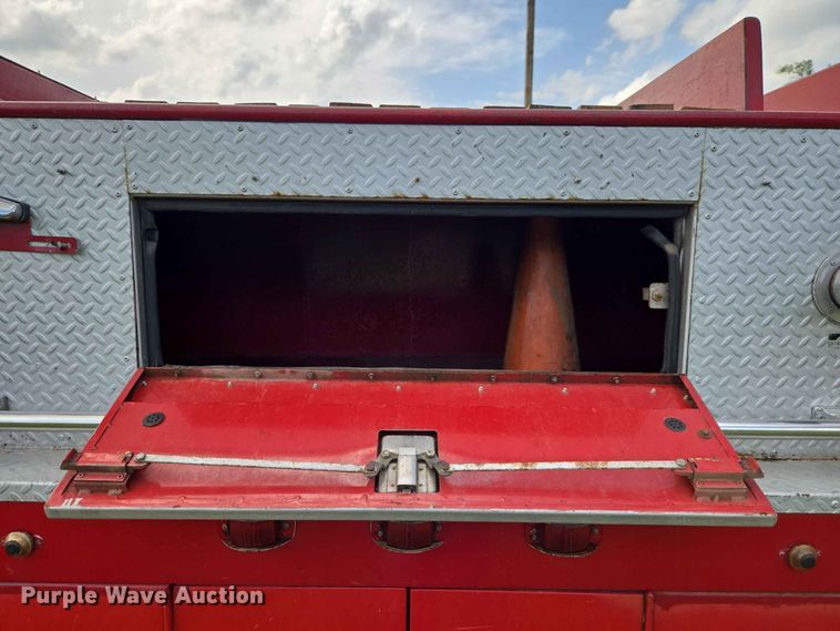 image for item EW0377 1975 Ford 900 pumper fire truck