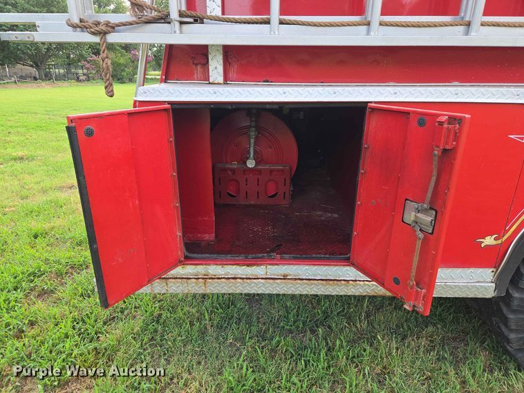 image for item EW0377 1975 Ford 900 pumper fire truck