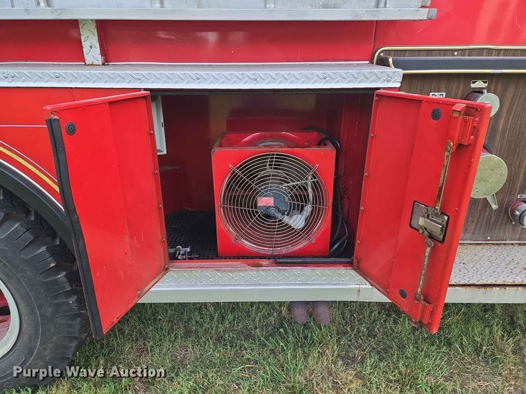 image for item EW0377 1975 Ford 900 pumper fire truck