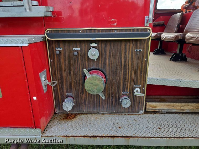 image for item EW0377 1975 Ford 900 pumper fire truck
