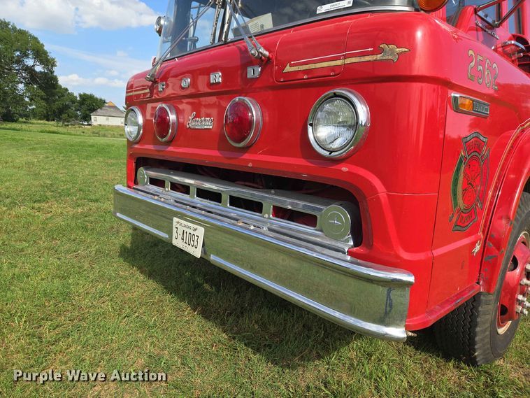image for item EW0377 1975 Ford 900 pumper fire truck