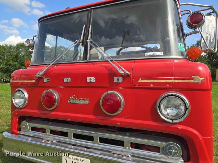 image for item EW0377 1975 Ford 900 pumper fire truck