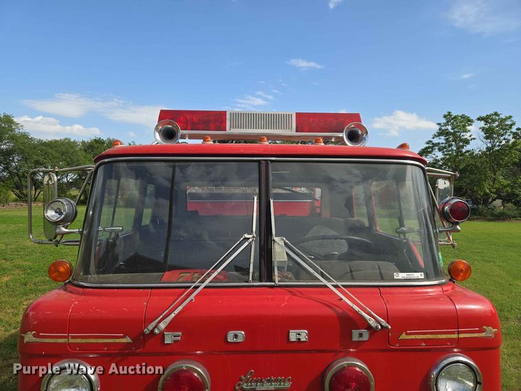image for item EW0377 1975 Ford 900 pumper fire truck