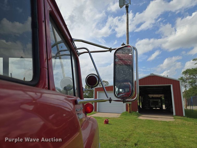image for item EW0377 1975 Ford 900 pumper fire truck