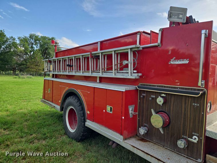 image for item EW0377 1975 Ford 900 pumper fire truck