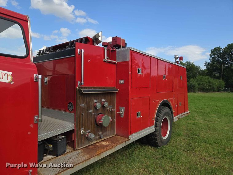 image for item EW0377 1975 Ford 900 pumper fire truck