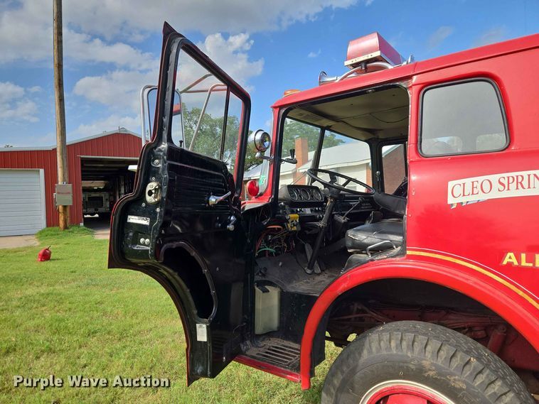 image for item EW0377 1975 Ford 900 pumper fire truck