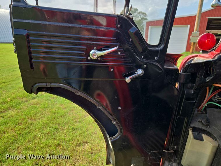 image for item EW0377 1975 Ford 900 pumper fire truck