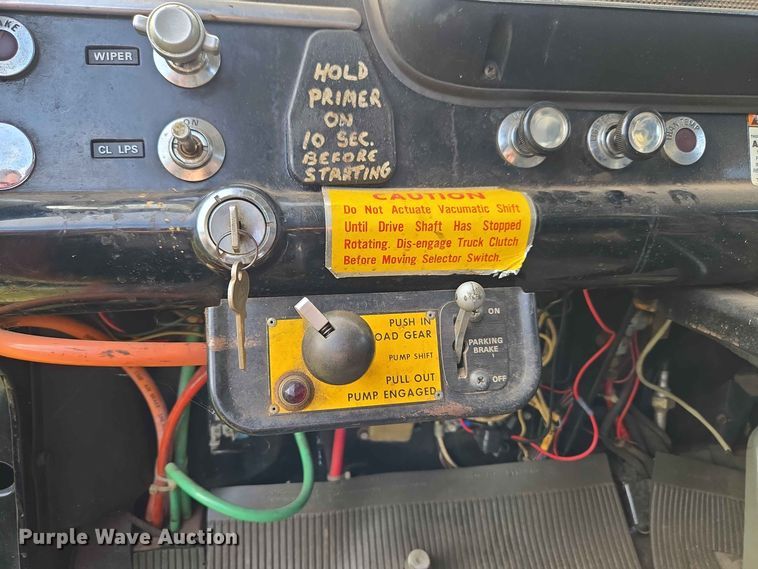 image for item EW0377 1975 Ford 900 pumper fire truck
