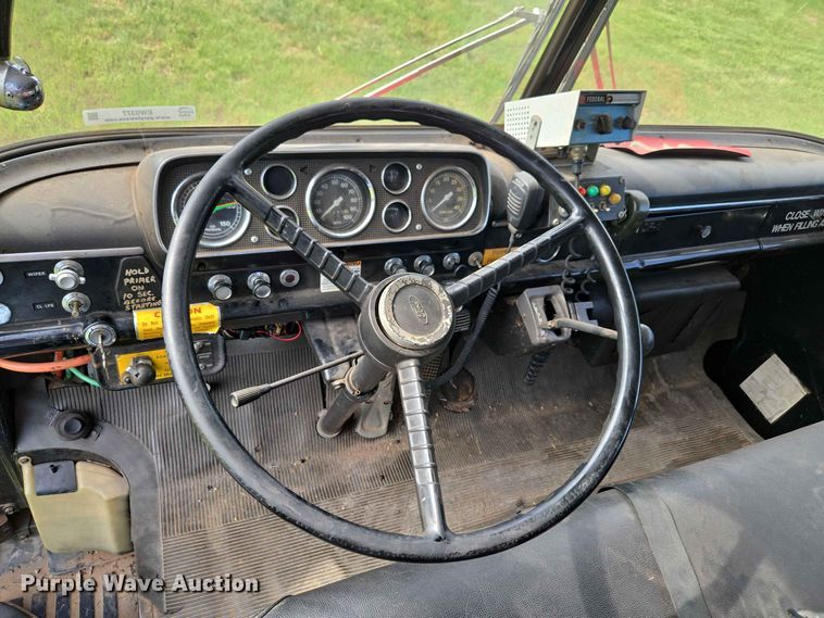 image for item EW0377 1975 Ford 900 pumper fire truck