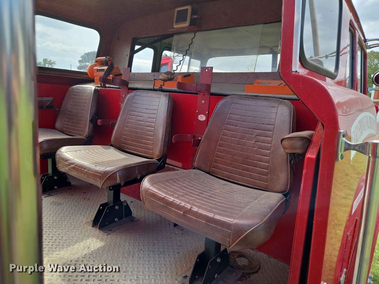 image for item EW0377 1975 Ford 900 pumper fire truck