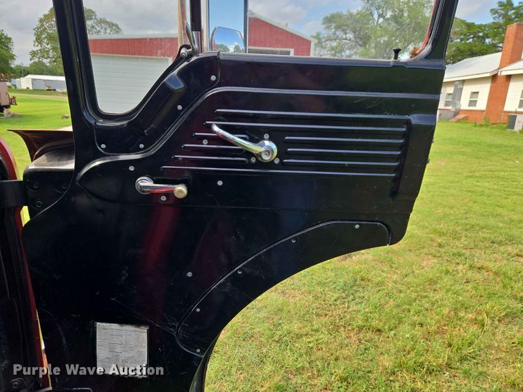 image for item EW0377 1975 Ford 900 pumper fire truck