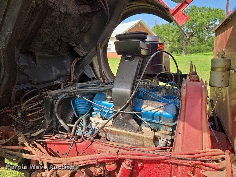 image for item EW0377 1975 Ford 900 pumper fire truck