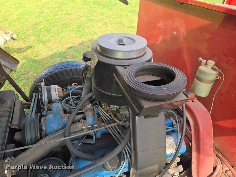 image for item EW0377 1975 Ford 900 pumper fire truck