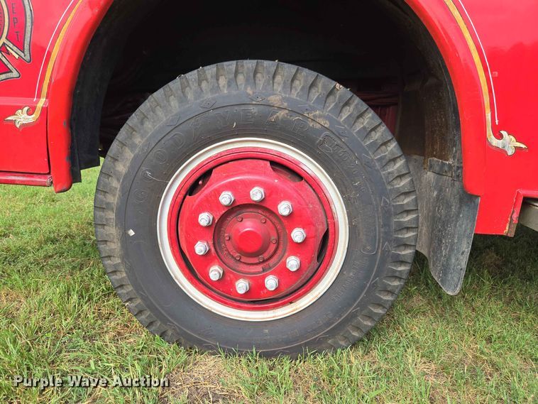 image for item EW0377 1975 Ford 900 pumper fire truck