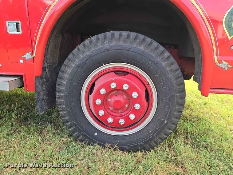 image for item EW0377 1975 Ford 900 pumper fire truck