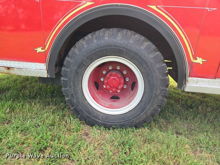image for item EW0377 1975 Ford 900 pumper fire truck