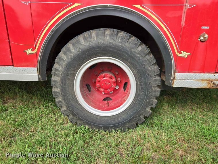 image for item EW0377 1975 Ford 900 pumper fire truck