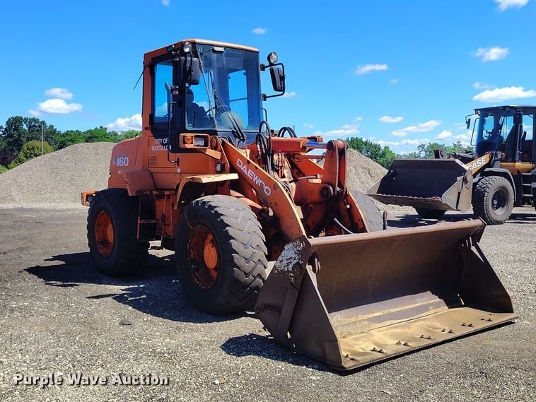 image for item EW1033 2001 Daewoo Mega 160 wheel loader