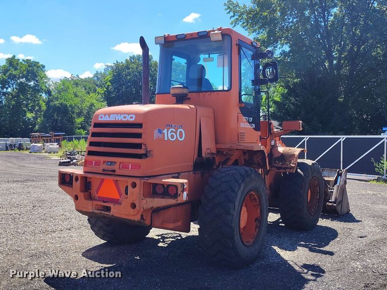 image for item EW1033 2001 Daewoo Mega 160 wheel loader