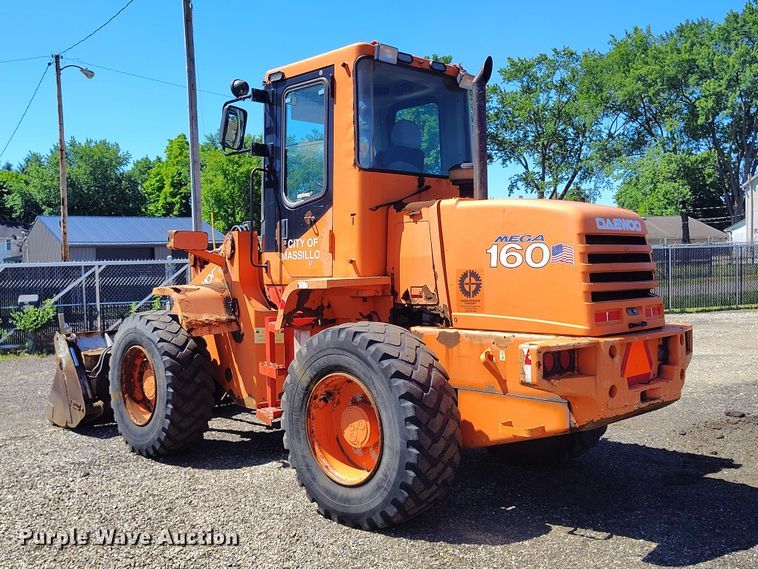 image for item EW1033 2001 Daewoo Mega 160 wheel loader