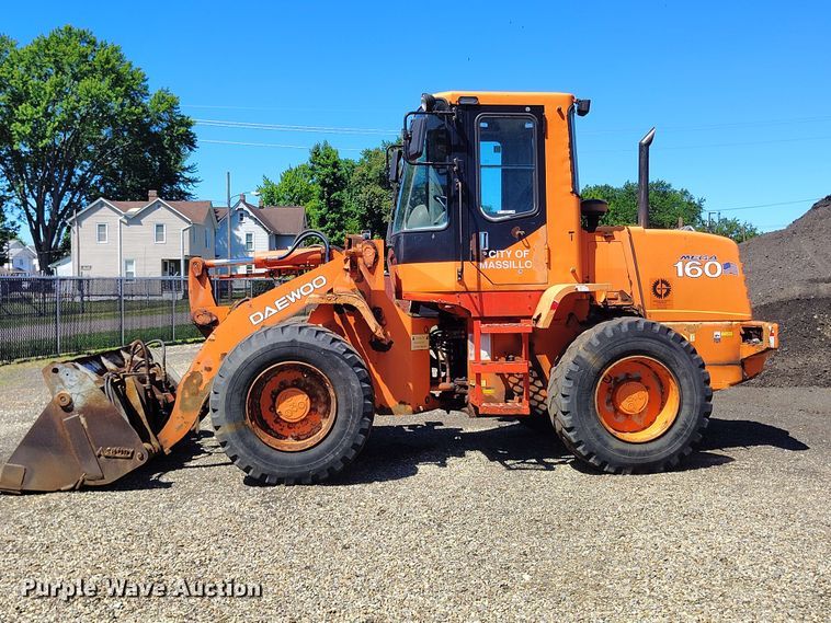image for item EW1033 2001 Daewoo Mega 160 wheel loader